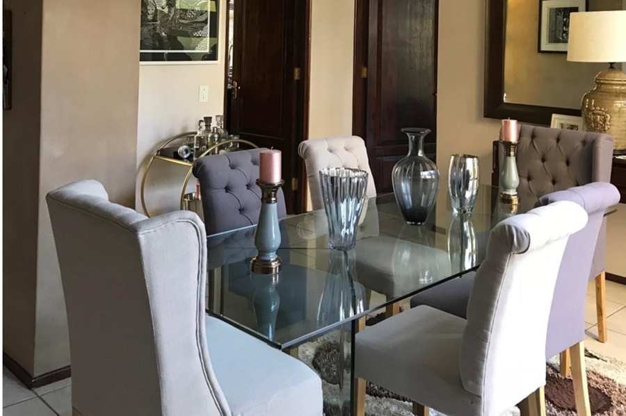 To Let 2 Bedroom Property for Rent in Magaliessig Gauteng