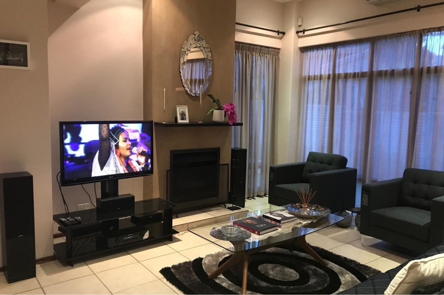 To Let 2 Bedroom Property for Rent in Magaliessig Gauteng