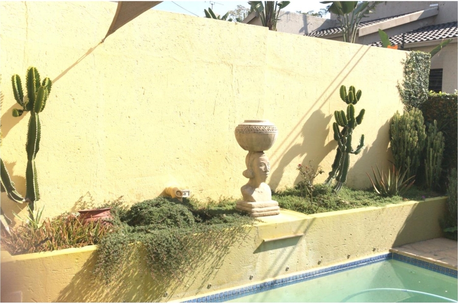 To Let 2 Bedroom Property for Rent in Magaliessig Gauteng