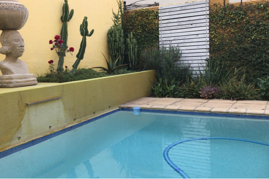 To Let 2 Bedroom Property for Rent in Magaliessig Gauteng