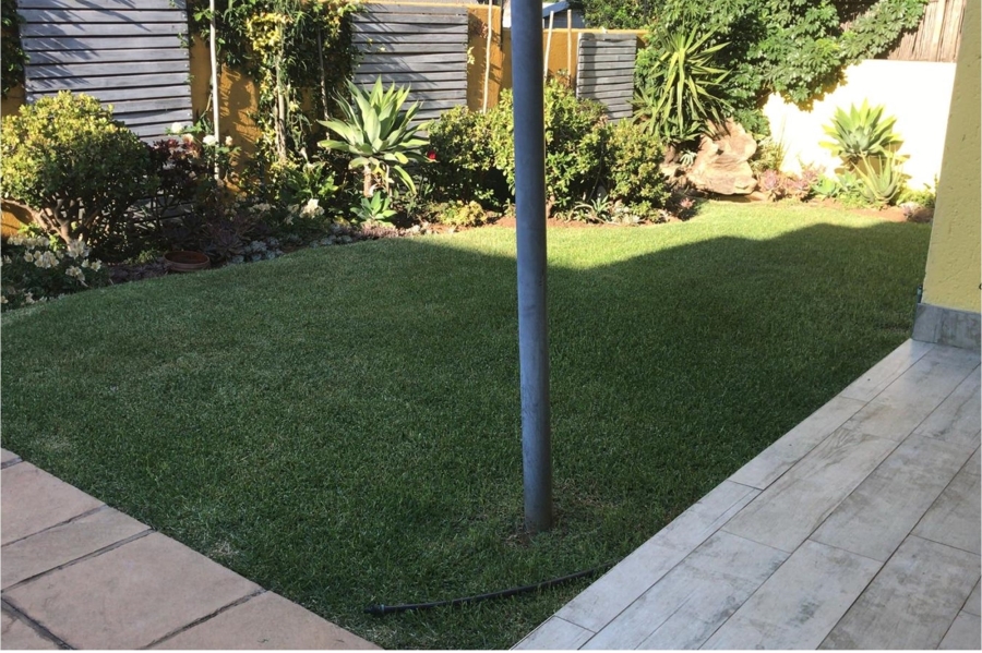 To Let 2 Bedroom Property for Rent in Magaliessig Gauteng
