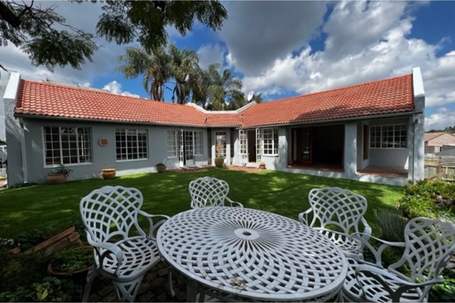 To Let 3 Bedroom Property for Rent in Benmore Gardens Gauteng