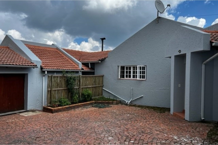 To Let 3 Bedroom Property for Rent in Benmore Gardens Gauteng