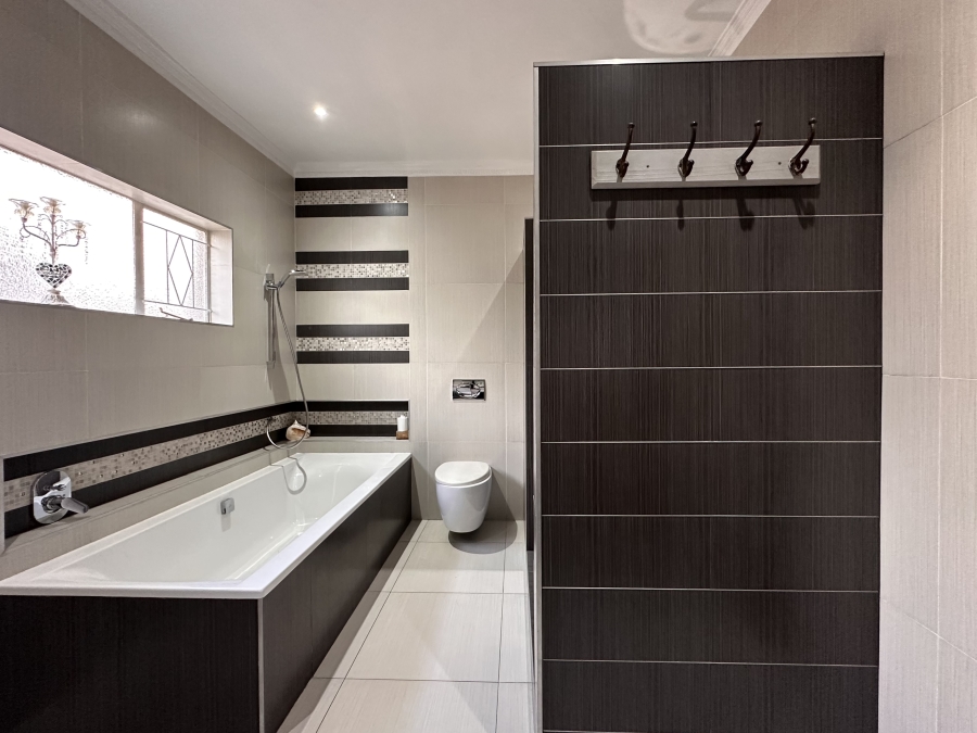 3 Bedroom Property for Sale in Villieria Gauteng