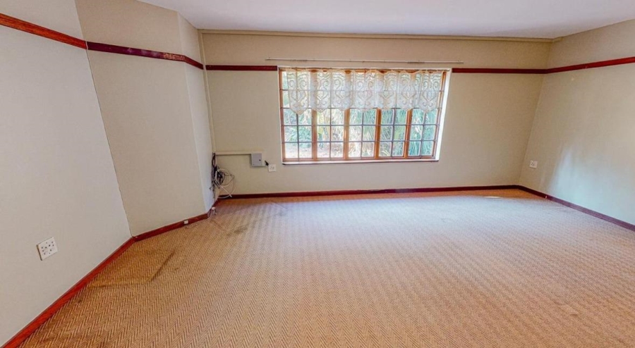 6 Bedroom Property for Sale in Waverley Gauteng