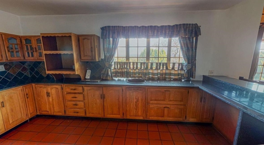 6 Bedroom Property for Sale in Waverley Gauteng