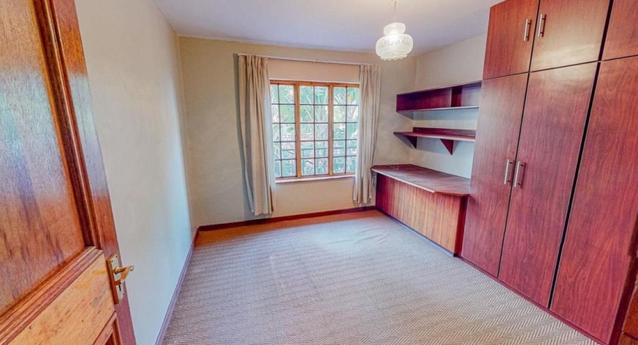 6 Bedroom Property for Sale in Waverley Gauteng