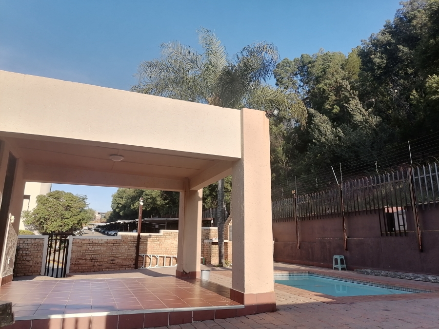 To Let 1 Bedroom Property for Rent in Constantia Kloof Gauteng