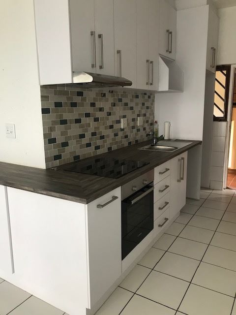 To Let 1 Bedroom Property for Rent in Constantia Kloof Gauteng