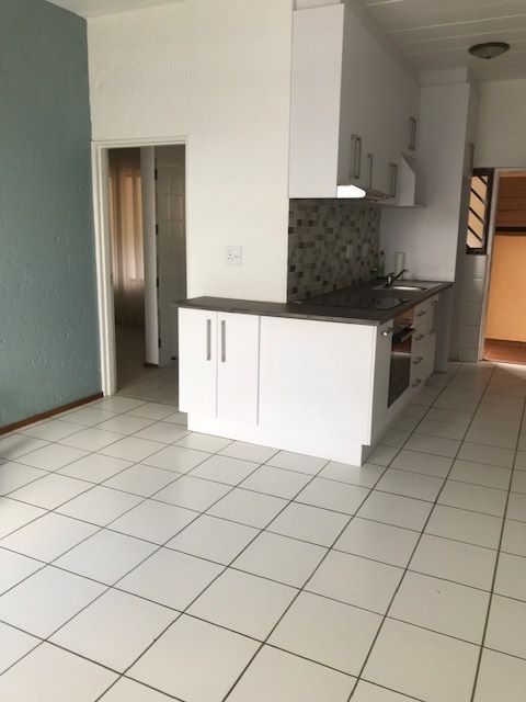 To Let 1 Bedroom Property for Rent in Constantia Kloof Gauteng