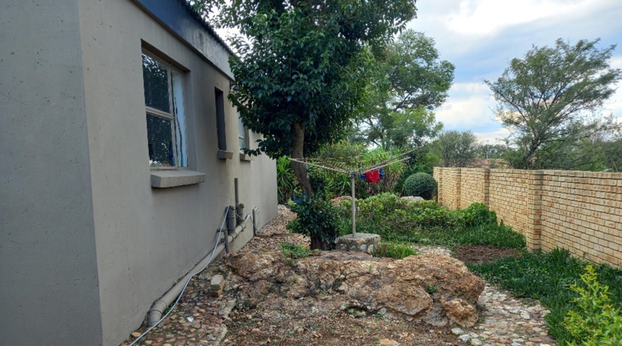 3 Bedroom Property for Sale in Vaaloewer Gauteng