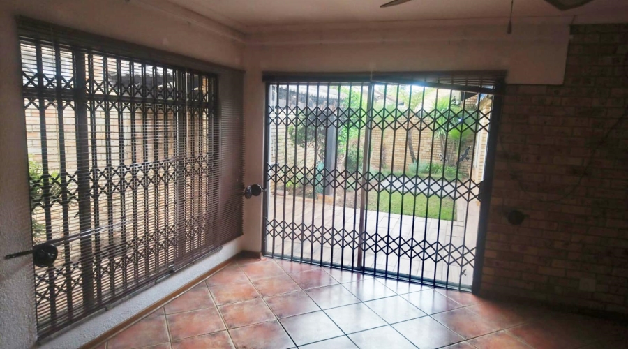 3 Bedroom Property for Sale in Vanderbijlpark CW 5 Gauteng