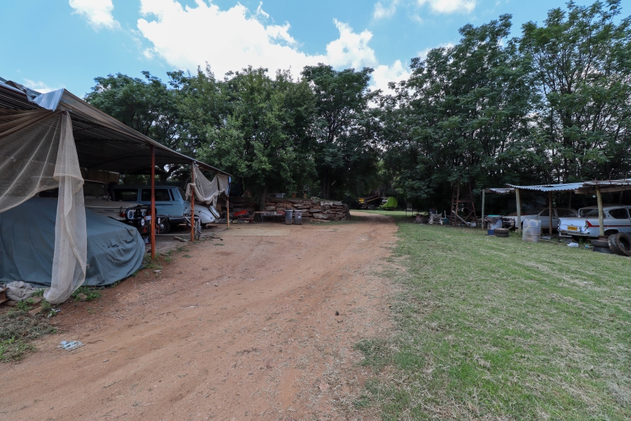 6 Bedroom Property for Sale in Knoppieslaagte Gauteng