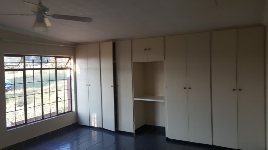 6 Bedroom Property for Sale in Knoppieslaagte Gauteng