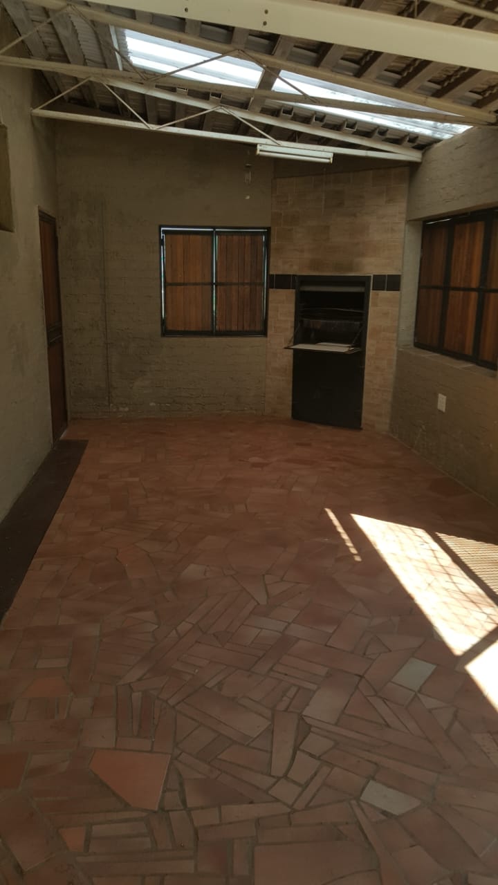 6 Bedroom Property for Sale in Knoppieslaagte Gauteng