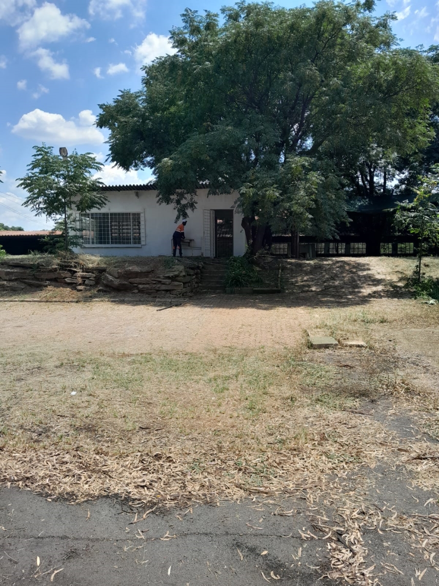 6 Bedroom Property for Sale in Knoppieslaagte Gauteng