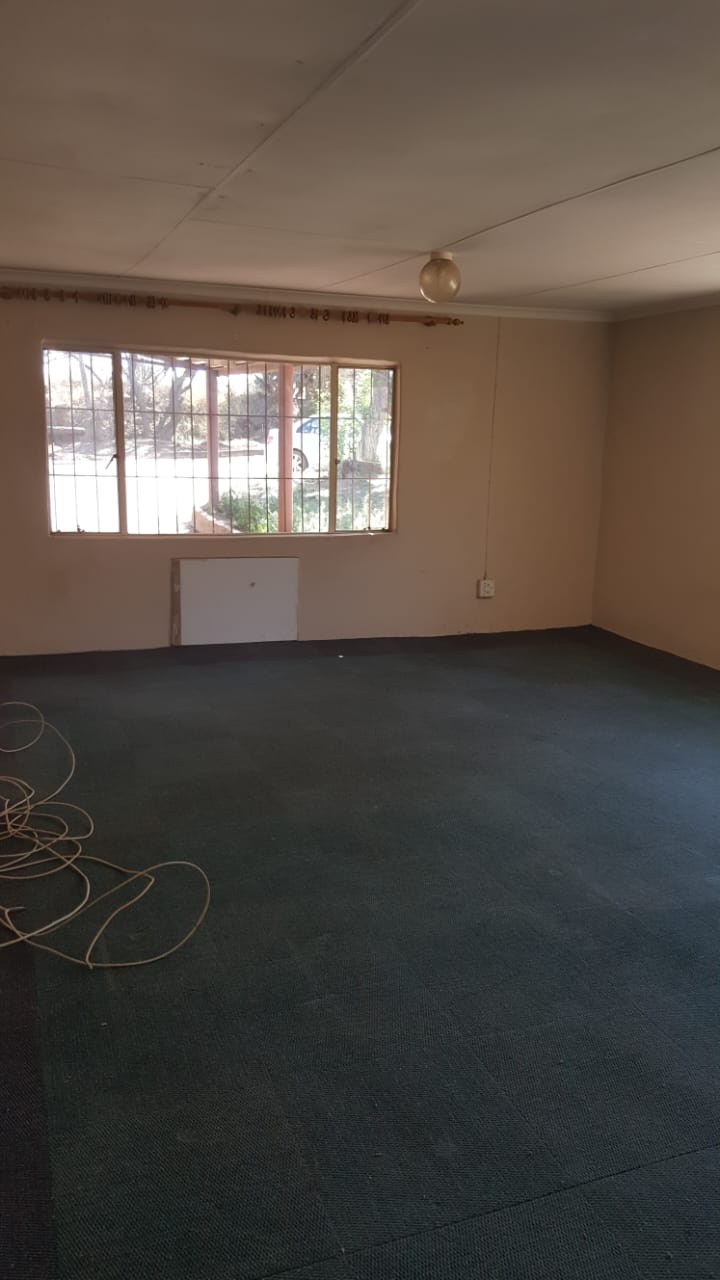 6 Bedroom Property for Sale in Knoppieslaagte Gauteng