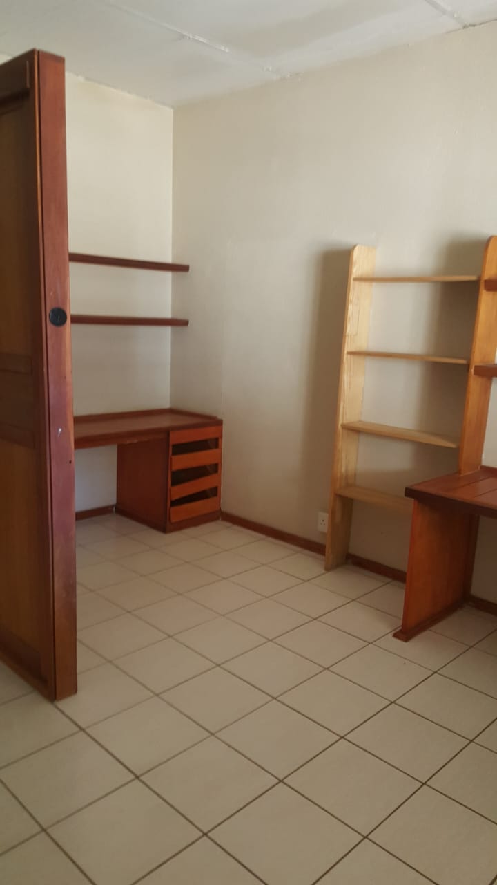 6 Bedroom Property for Sale in Knoppieslaagte Gauteng
