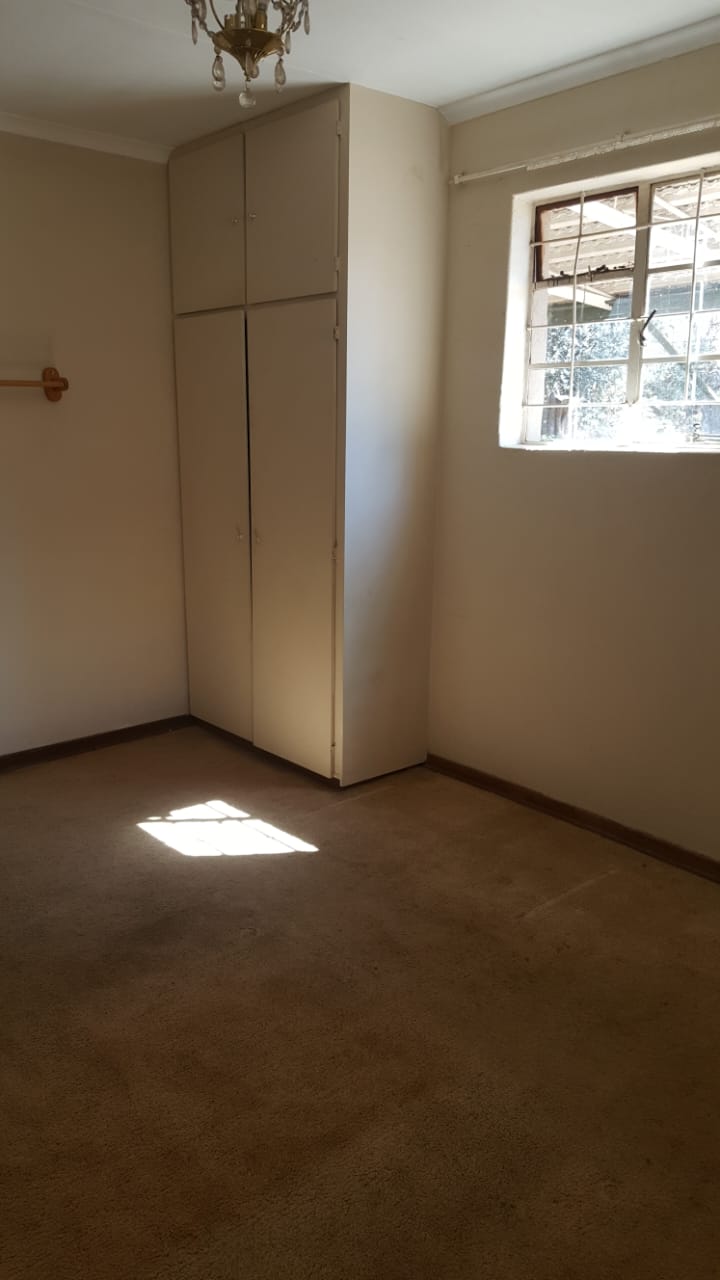 6 Bedroom Property for Sale in Knoppieslaagte Gauteng