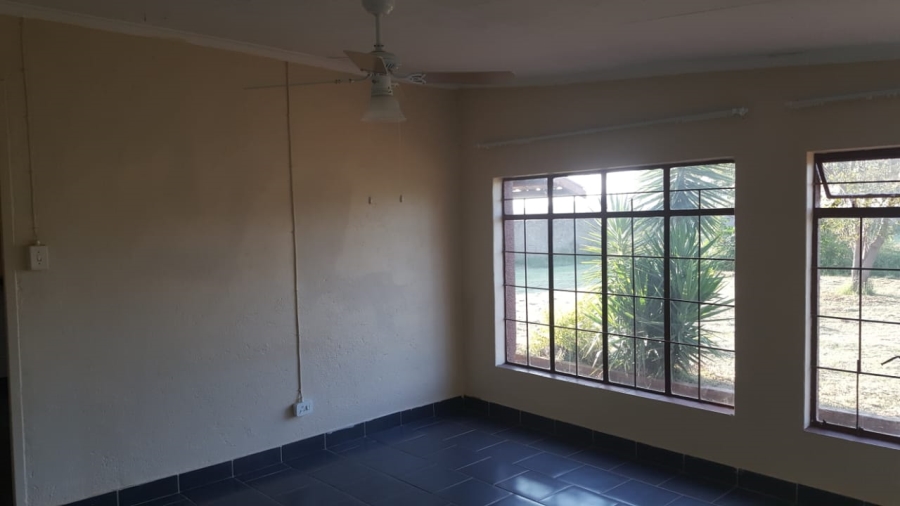 6 Bedroom Property for Sale in Knoppieslaagte Gauteng