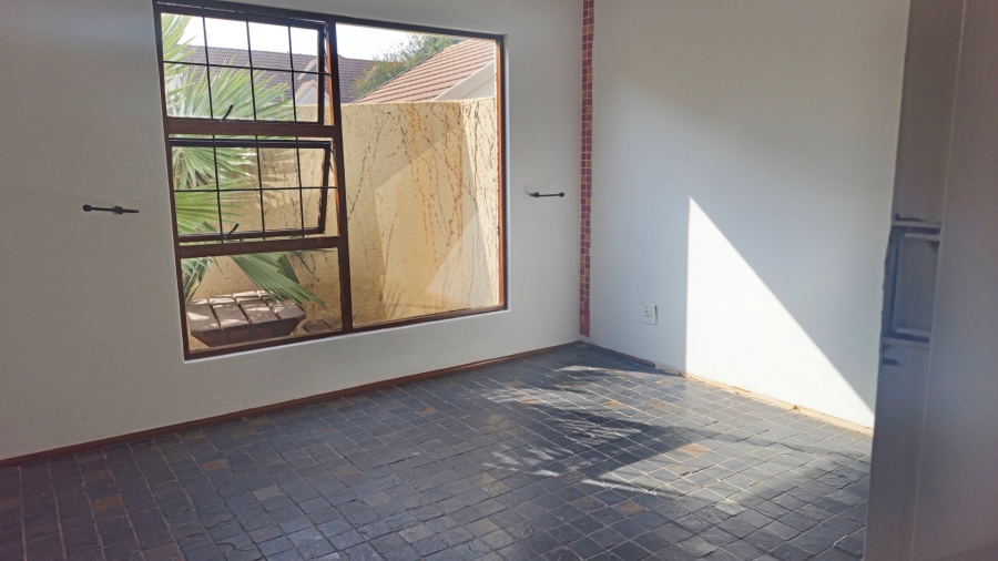 2 Bedroom Property for Sale in Glen Atholl Gauteng