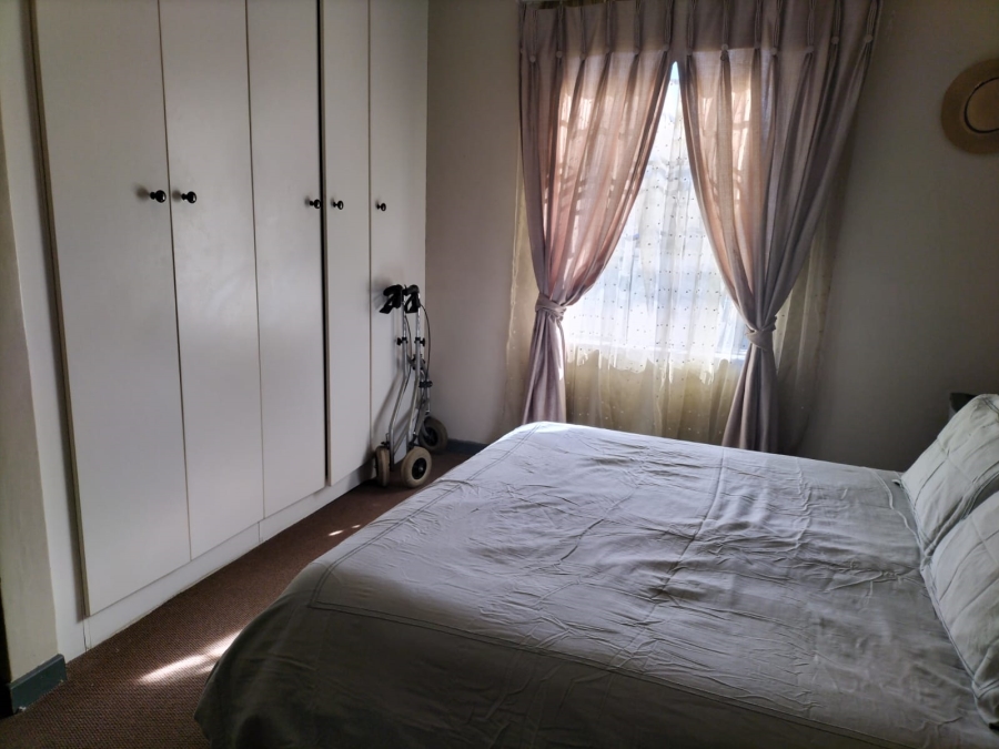 1 Bedroom Property for Sale in Helderkruin Gauteng