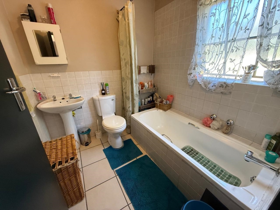 1 Bedroom Property for Sale in Helderkruin Gauteng