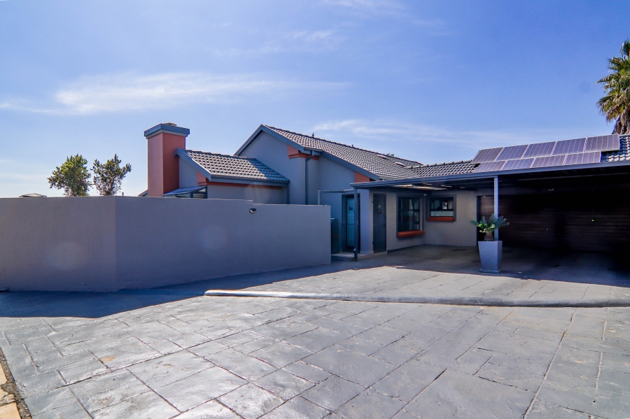 3 Bedroom Property for Sale in Thatchfield Estate Gauteng
