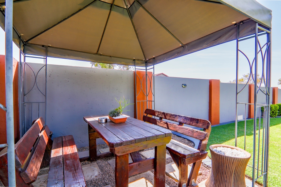 3 Bedroom Property for Sale in Thatchfield Estate Gauteng