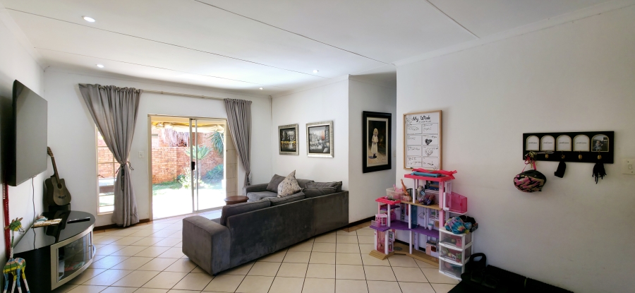 2 Bedroom Property for Sale in Equestria Gauteng