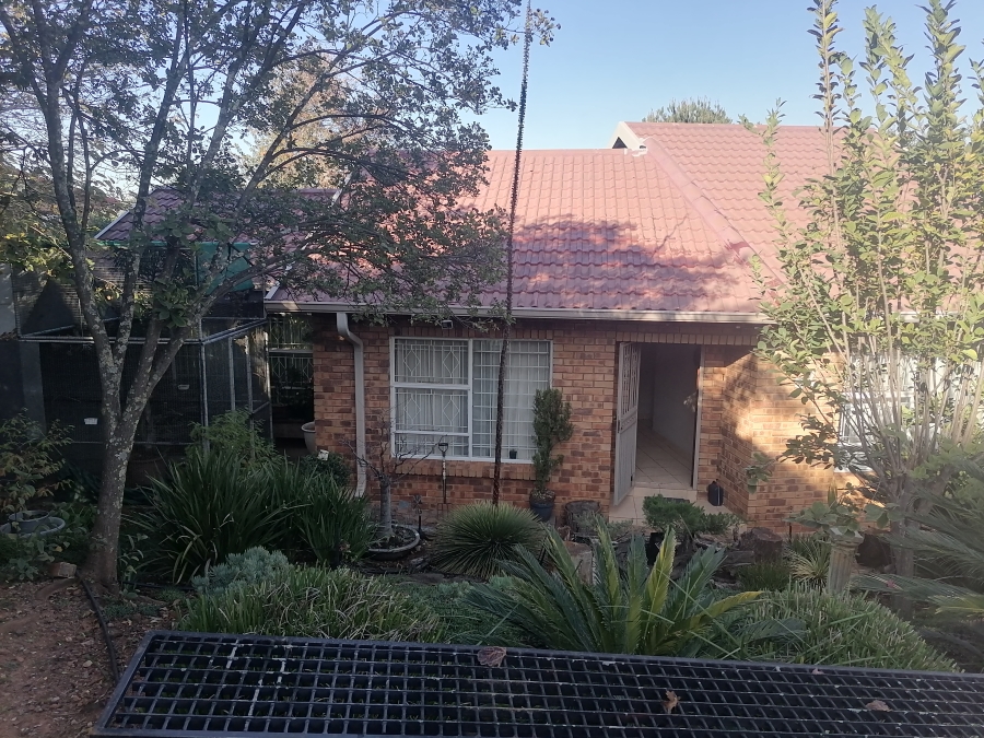 To Let 3 Bedroom Property for Rent in Roodekrans Gauteng