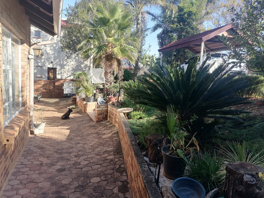 To Let 3 Bedroom Property for Rent in Roodekrans Gauteng