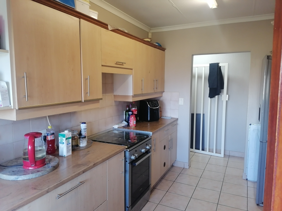 To Let 3 Bedroom Property for Rent in Roodekrans Gauteng