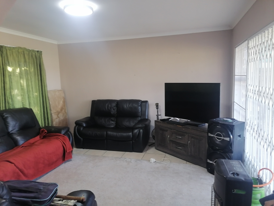 To Let 3 Bedroom Property for Rent in Roodekrans Gauteng