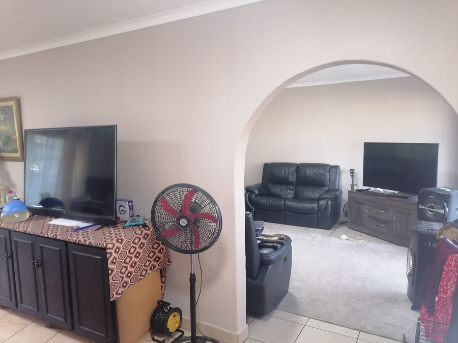 To Let 3 Bedroom Property for Rent in Roodekrans Gauteng