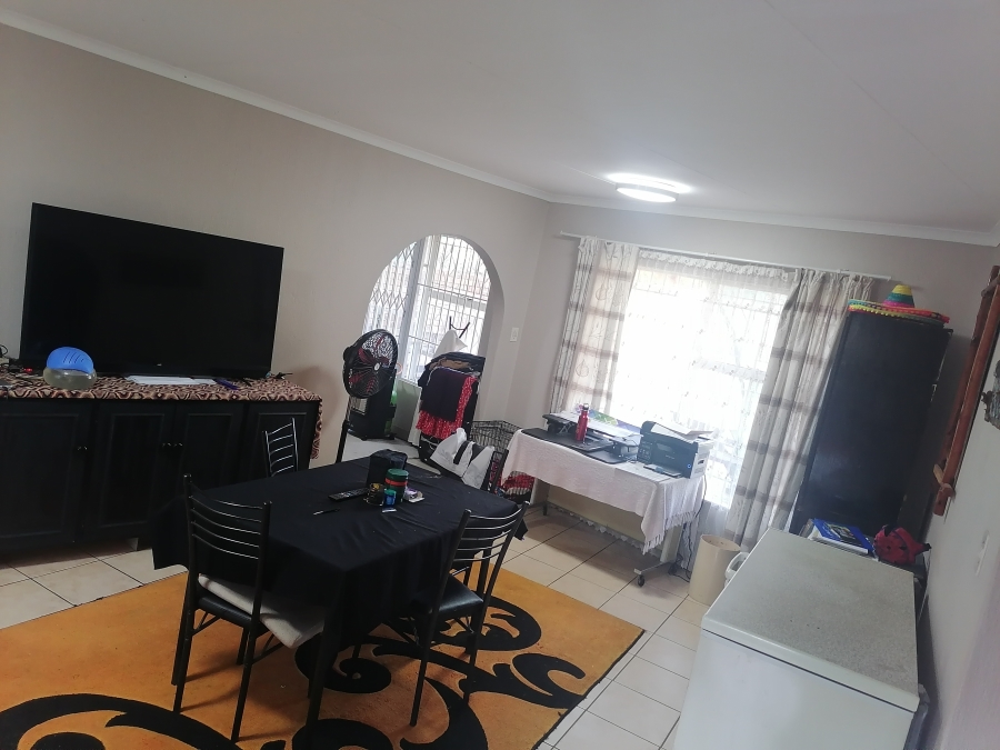 To Let 3 Bedroom Property for Rent in Roodekrans Gauteng