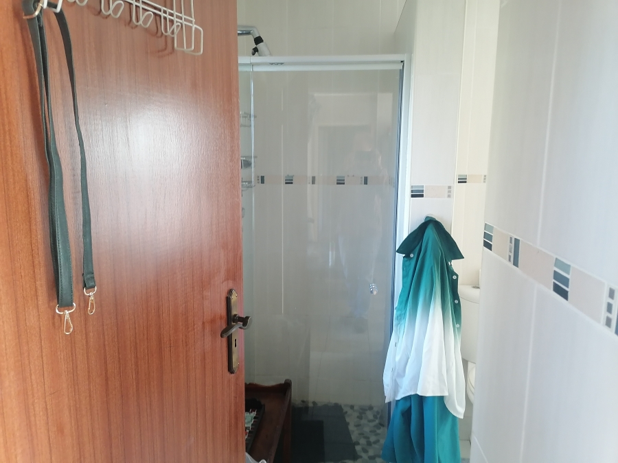 To Let 3 Bedroom Property for Rent in Roodekrans Gauteng