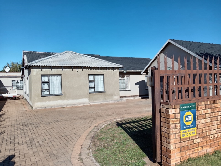 3 Bedroom Property for Sale in Witpoortjie Gauteng
