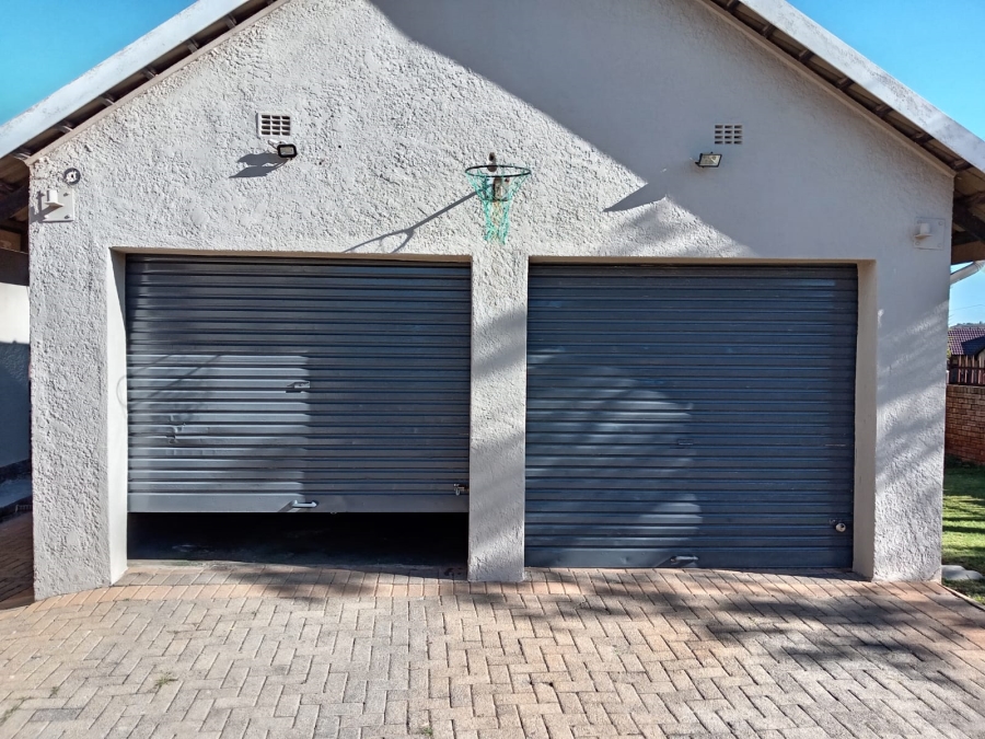 3 Bedroom Property for Sale in Witpoortjie Gauteng