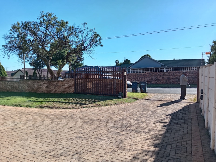 3 Bedroom Property for Sale in Witpoortjie Gauteng