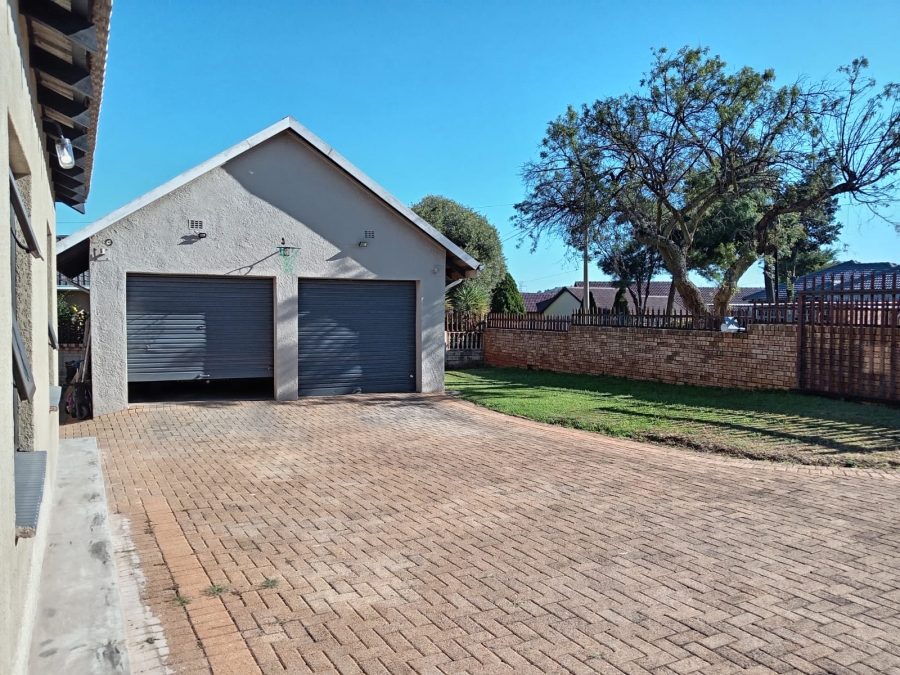 3 Bedroom Property for Sale in Witpoortjie Gauteng
