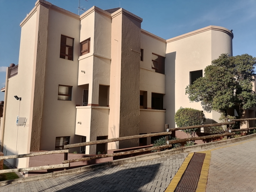 To Let 1 Bedroom Property for Rent in Constantia Kloof Gauteng