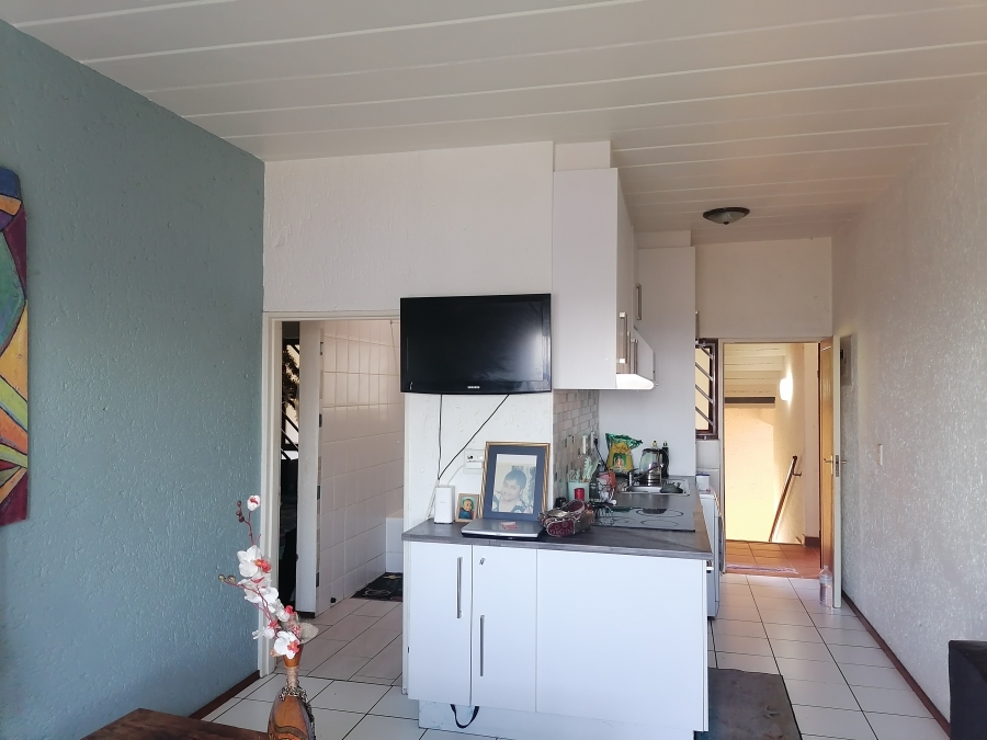 To Let 1 Bedroom Property for Rent in Constantia Kloof Gauteng