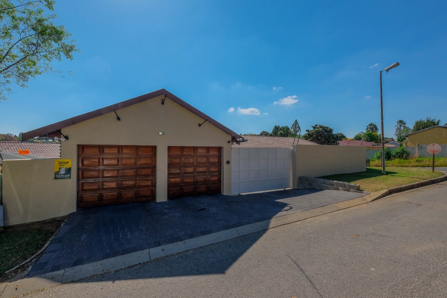 3 Bedroom Property for Sale in Bromhof Gauteng