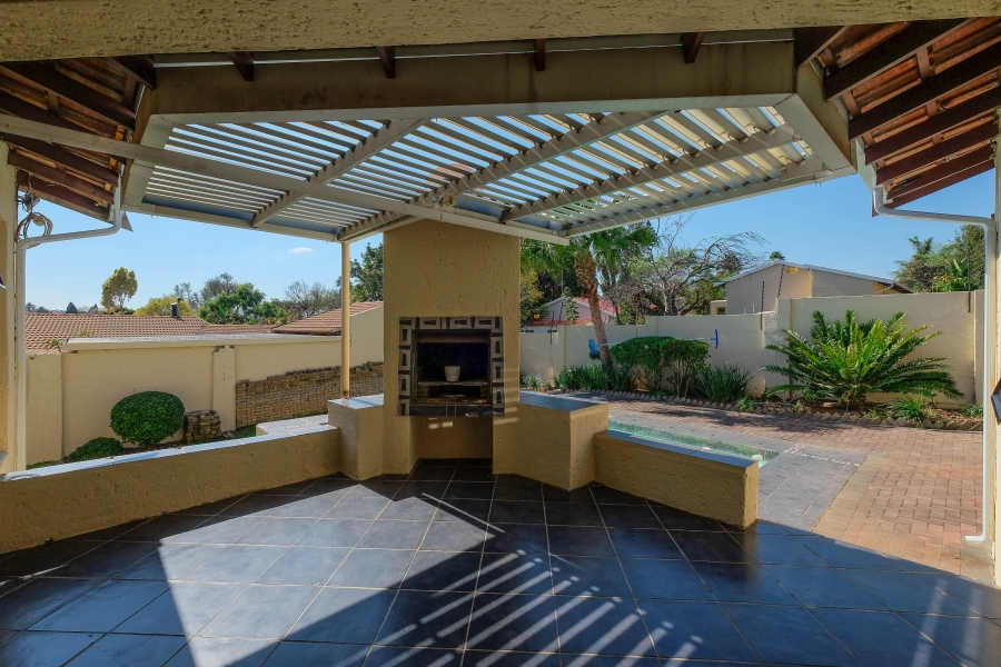 3 Bedroom Property for Sale in Bromhof Gauteng