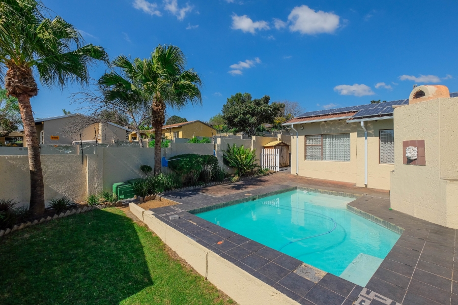3 Bedroom Property for Sale in Bromhof Gauteng