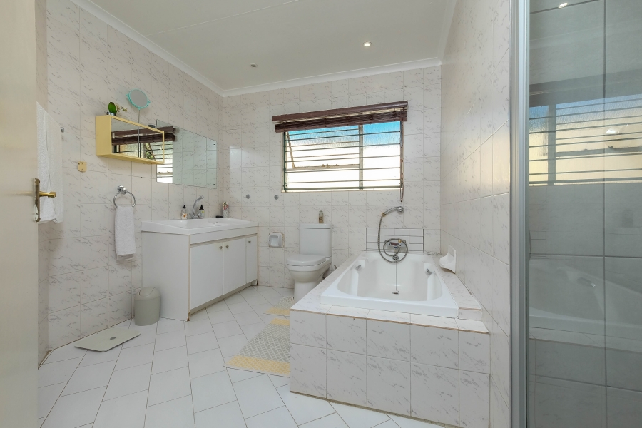 3 Bedroom Property for Sale in Bromhof Gauteng