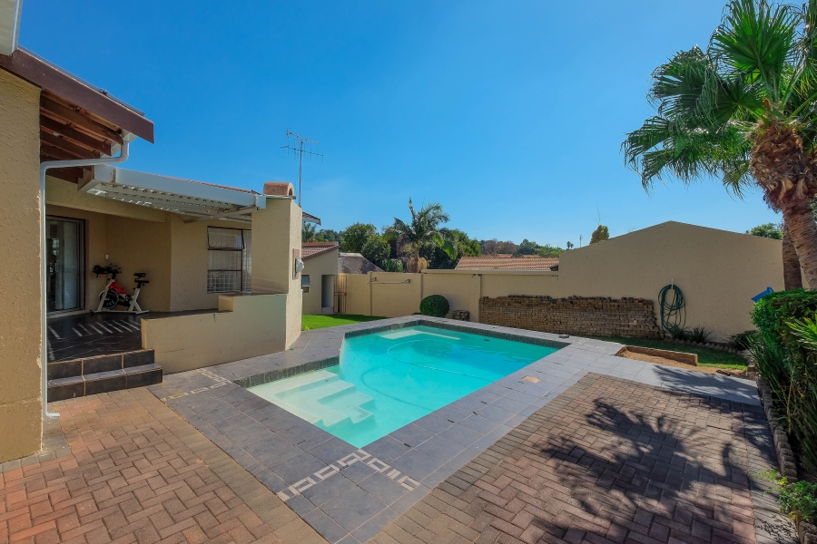 3 Bedroom Property for Sale in Bromhof Gauteng