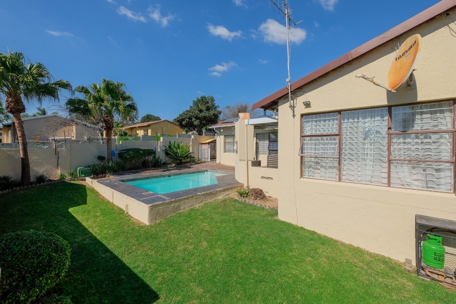 3 Bedroom Property for Sale in Bromhof Gauteng
