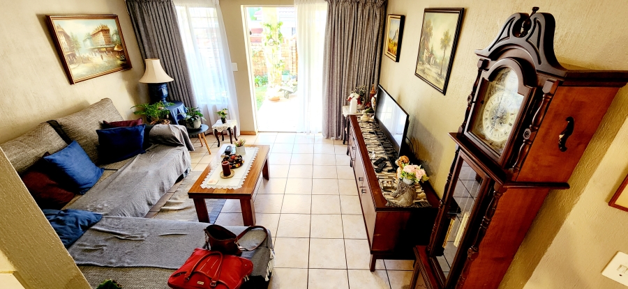 To Let 2 Bedroom Property for Rent in Rooihuiskraal North Gauteng
